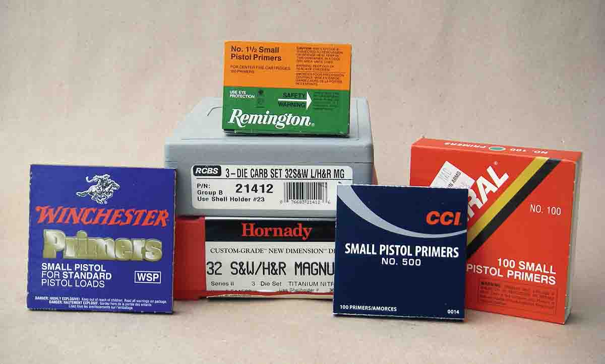 Small pistol standard primers are recommended for the .32 H&R Magnum.